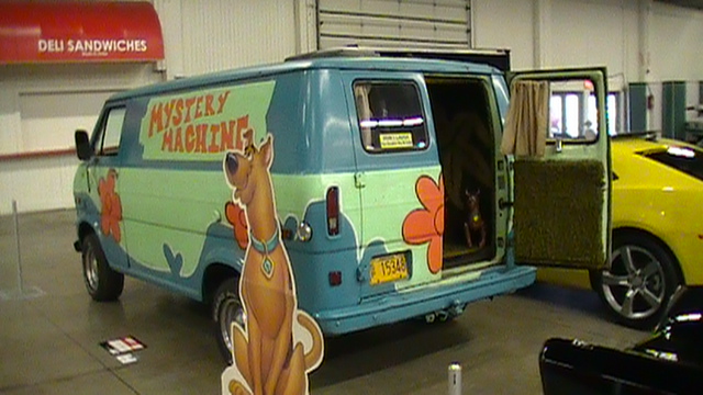 Scooby Doo Mystery Machine van